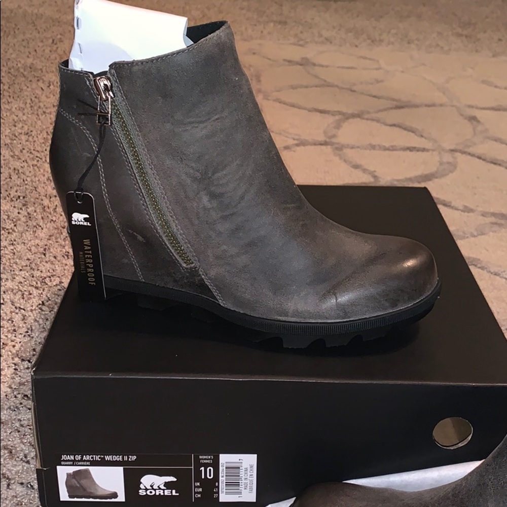 Brand new Joan of Artic Wedge II ZIP $175 FIRM